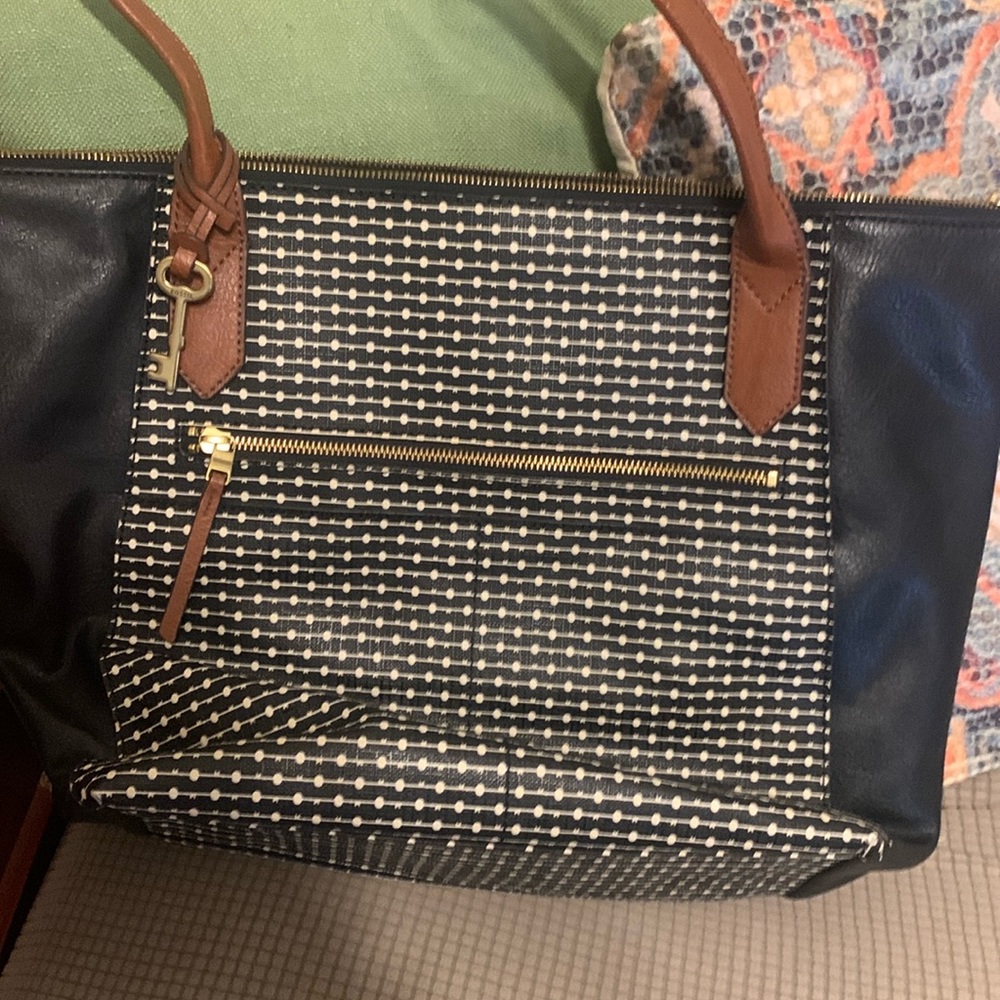 Fossil Sydney satchel in excellent condition!!